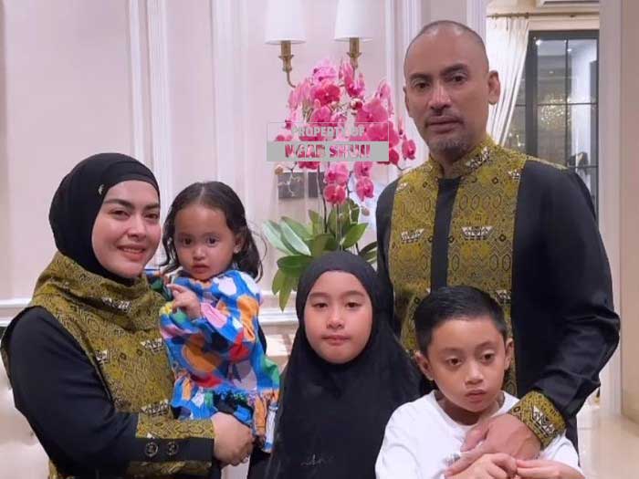 Tangis Haru Adik Syahrini Berangkat Haji Bareng Suami, Titip Anak-anak ke Ibu