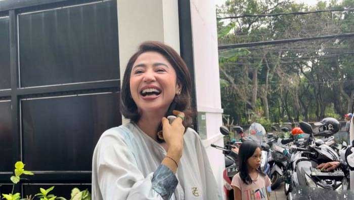 Dewi Perssik Potong Hewan Kurban di Rumah, Hindari Masalah Seperti Tahun Lalu