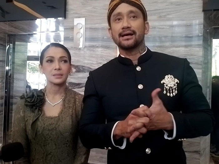 Beda Pendapat Tora Sudiro dan Mieke Amalia Soal Minta Cucu ke Anak