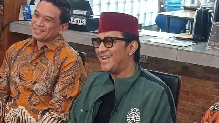 Andre Taulany Jelaskan Maksud Unggahan Pria Dipeluk Pasangan Tecermin Ular