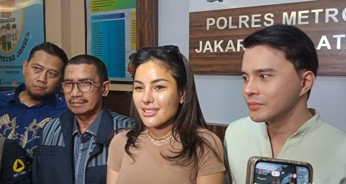 Nikita Mirzani soal Hubungan Putrinya dengan Vadel Badjideh: End!