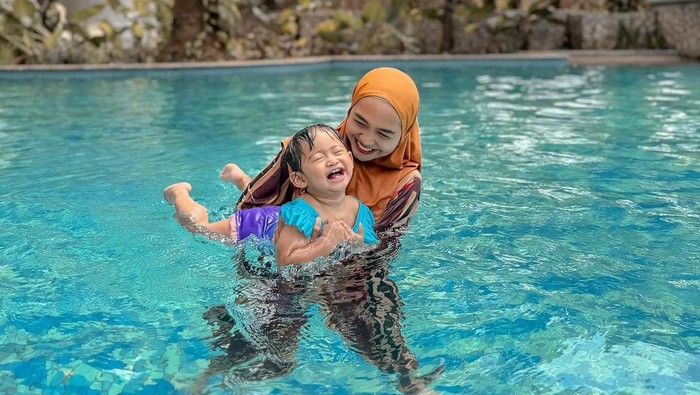 Bangun Rumah Buat Moana, Ria Ricis Kebagian Kolam Renang Sedalam 3,5 Meter