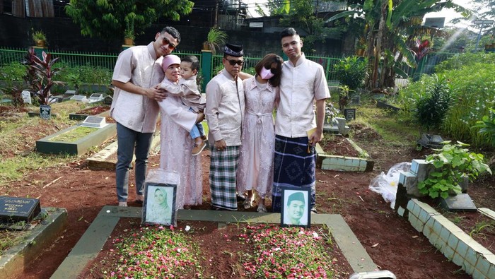 Faisal Berkaca-kaca Bicara soal Mendiang Vanessa Angel dan Bibi Ardiansyah