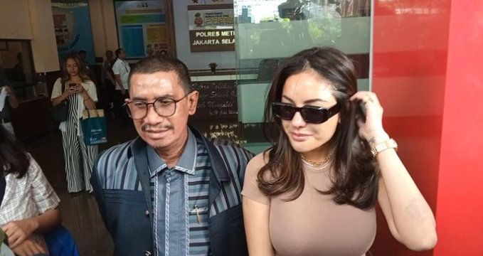 Nikita Mirzani Sebagai Ibu Tahu Cara Terbaik Tangani LM, Razman Dilarang Bertemu