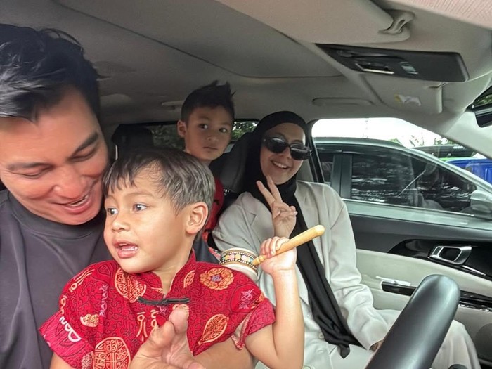 Baim Wong Pamer Momen Kebersamaan dengan Paula dan Anak